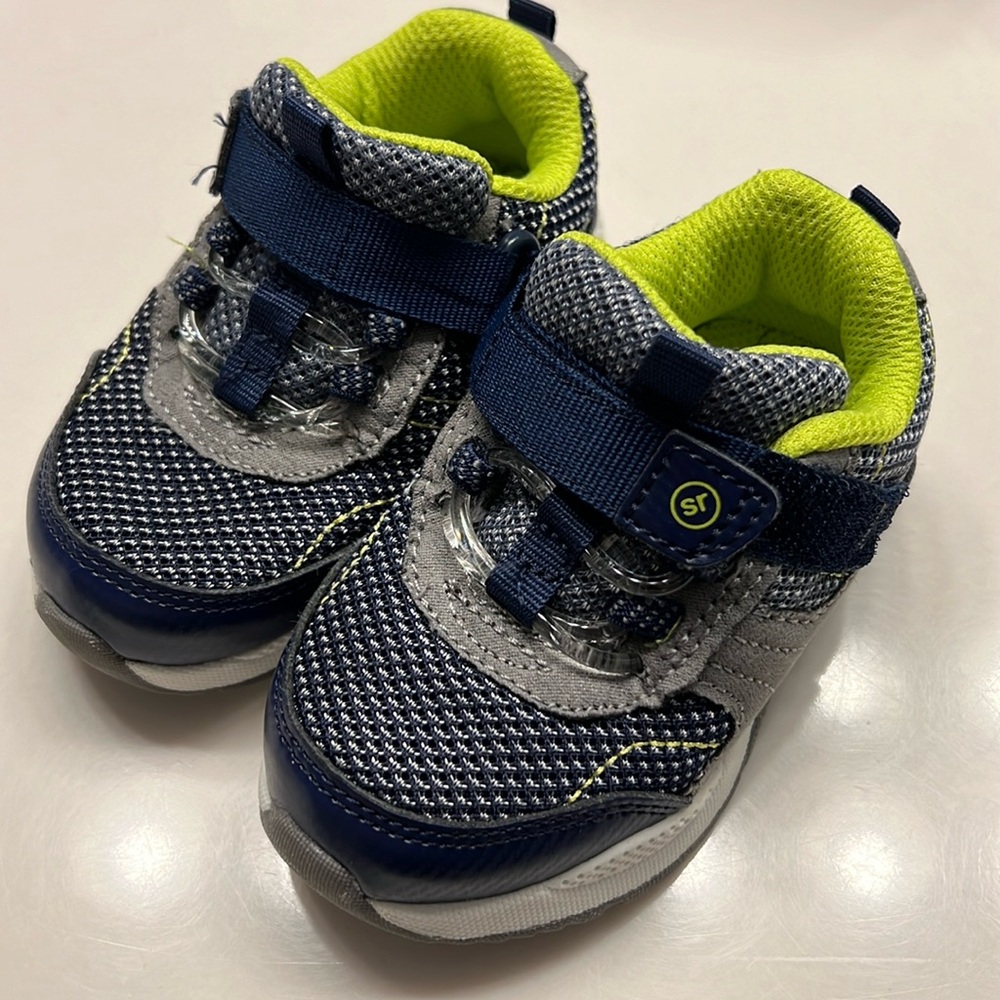 LIKE NEW light up Stride Rite surprize sneakers size 5